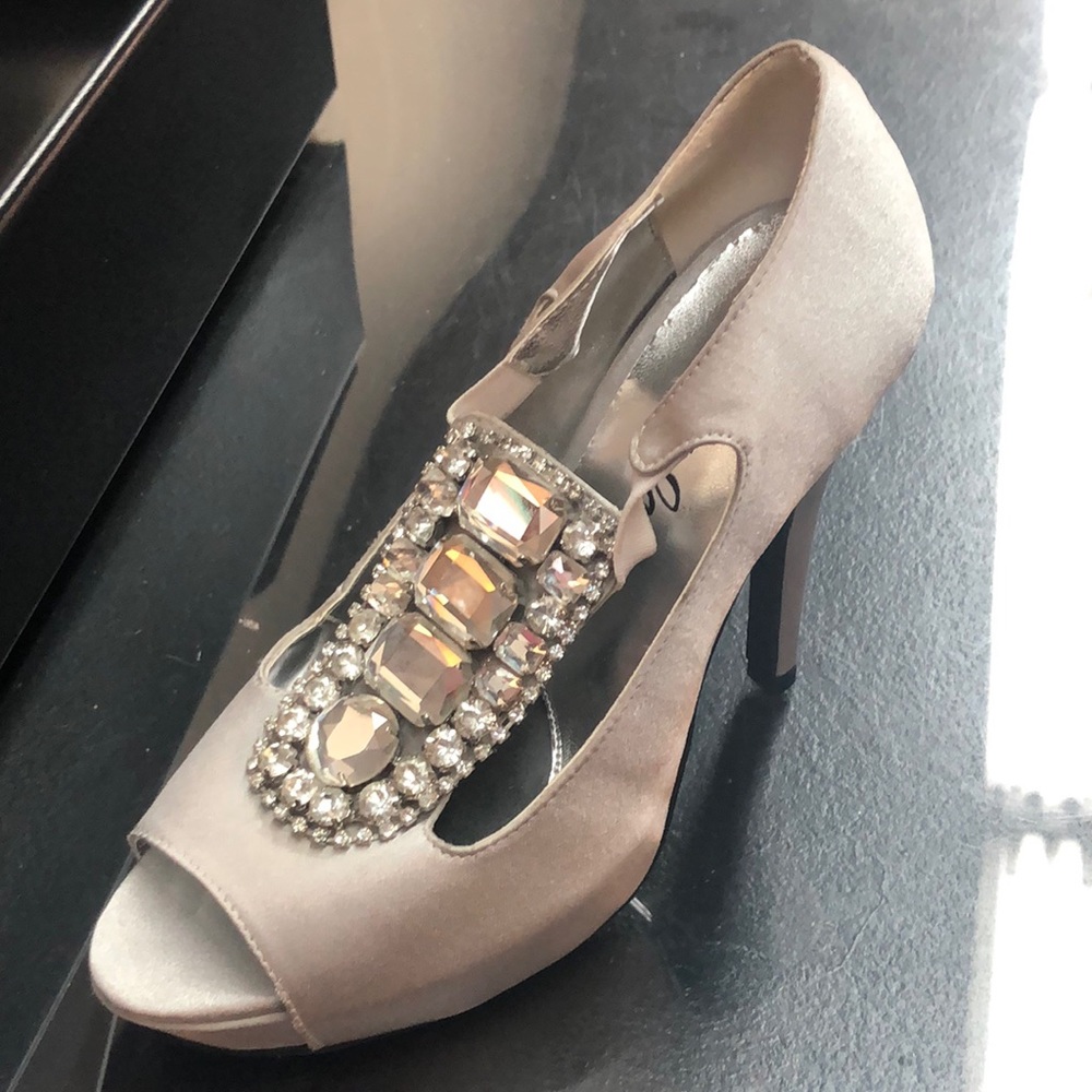 Lauren Jones silver size 6m heels